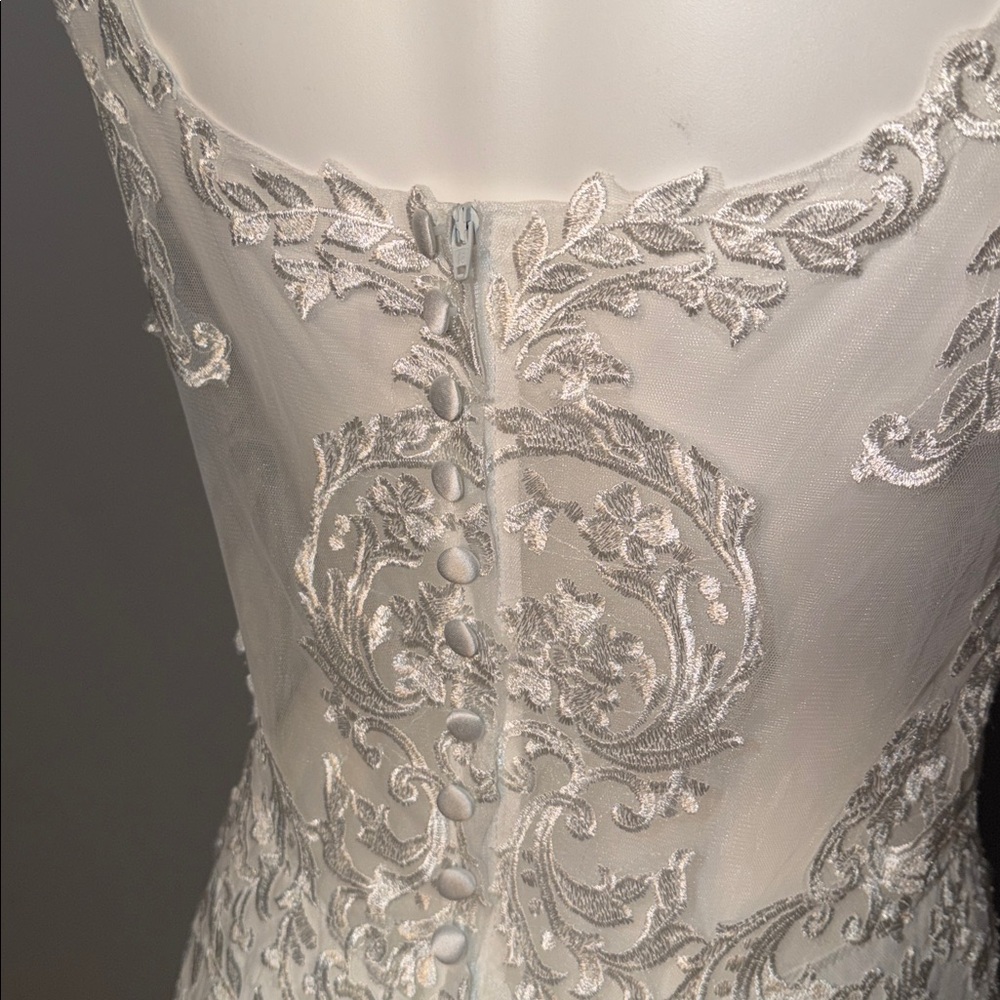 Ivory Lace Bridal Gown - Picture 12 of 16